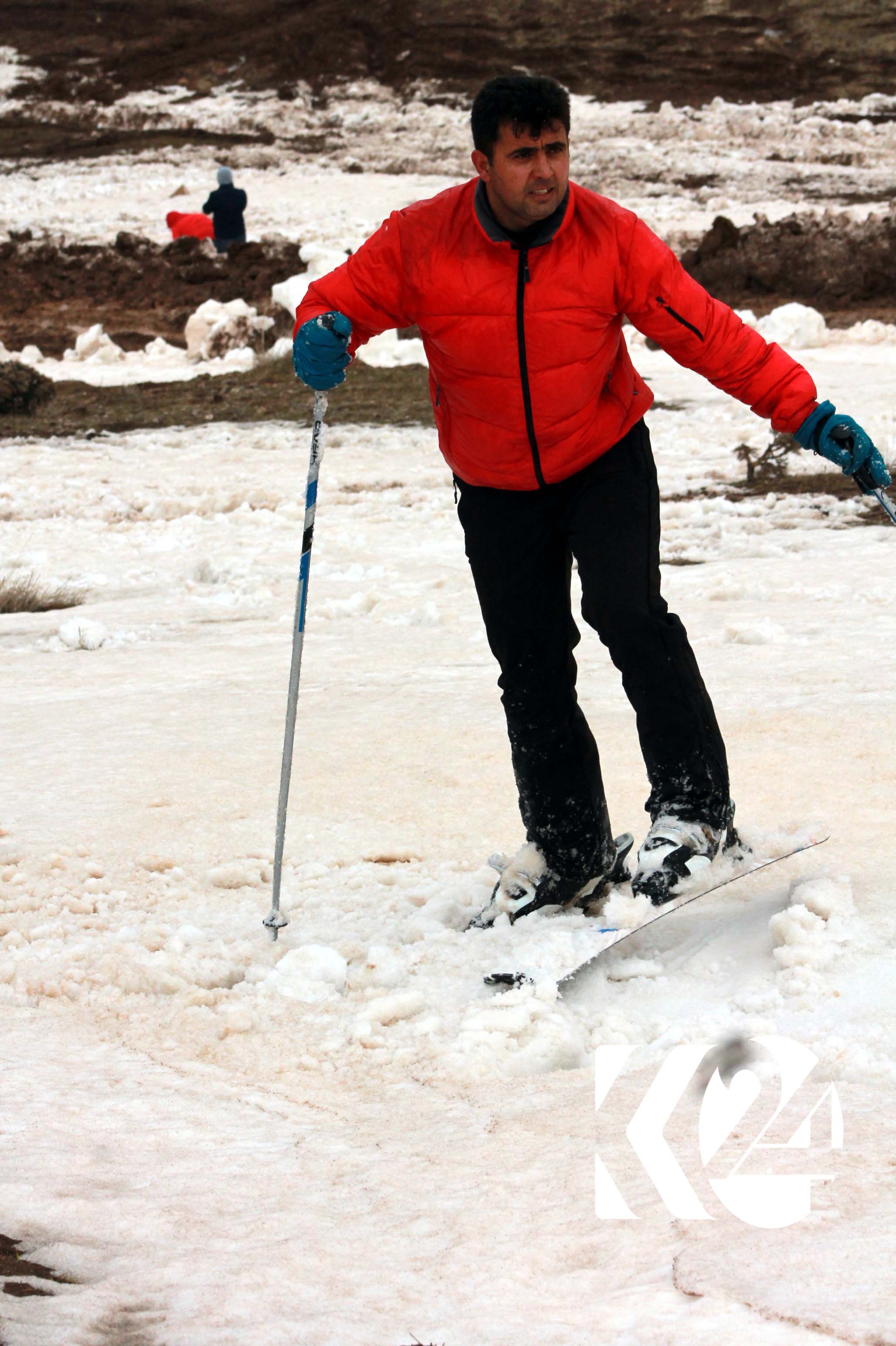 بە وێنە.. فێستیڤاڵی بەفر لە حاجی ئۆمەر